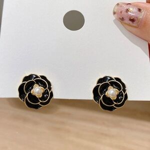 🎀 Bundle earrings, $10 for each, buy 2 get 1 more pairs for free